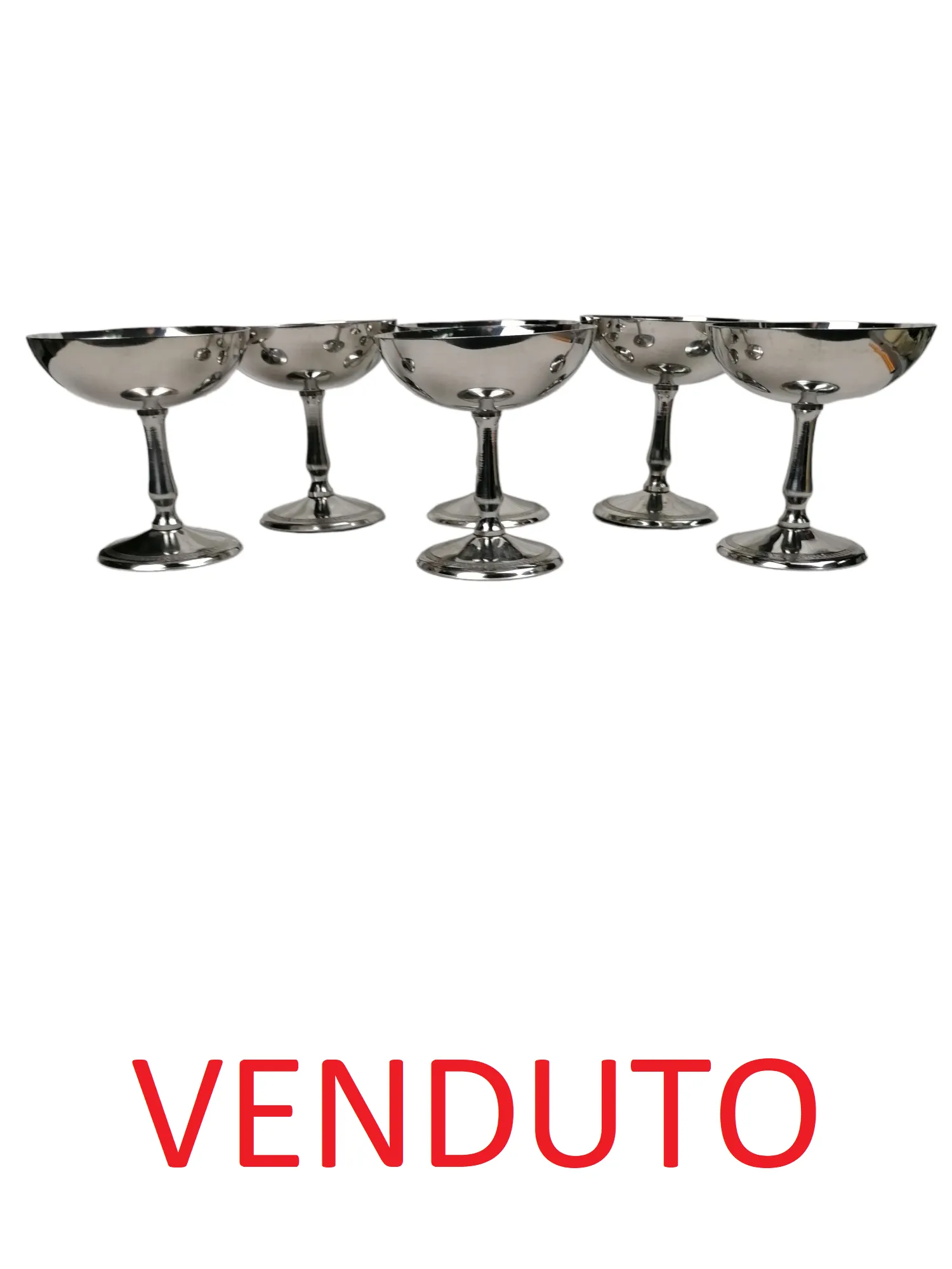 The vintage 1960s ice cream cups are fascinating objects that evoke a sense of nostalgia for classic summer desserts. Made of steel, these cups feature elegant shapes and a design that reflects the aesthetic tastes of that era. Ideal for serving ice cream and sorbets, they add a touch of style to any table. These items are not only functional but also excellent decorative elements, perfect for lovers of vintage decor. They can be used for special occasions or simply to make any dessert a memorable moment. The use of steel not only makes them aesthetically pleasing but also helps create a festive atmosphere. If you're looking to add a retro touch to your dinnerware collection, these cups are an excellent choice, combining functionality and style.