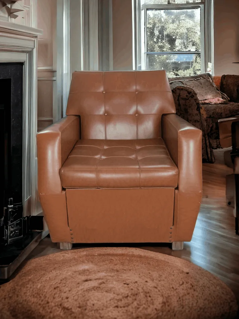 Le fauteuil-lit en similicuir est une excellente solution pour ceux qui recherchent un mobilier fonctionnel et polyvalent alliant confort et style. Ce type de fauteuil est conçu pour se transformer facilement en lit, offrant ainsi une option de repos supplémentaire sans compromettre l’esthétique des espaces. Caractéristiques principales : Design multifonctionnel : Ce fauteuil est équipé d’un mécanisme d’ouverture permettant de le convertir en lit en quelques étapes simples. Il est idéal pour accueillir des invités inattendus ou pour optimiser l’espace dans les appartements plus petits. Revêtement en similicuir : Le revêtement en similicuir offre un aspect élégant et moderne, semblable au cuir naturel, mais avec l’avantage d’être plus léger et facile à nettoyer. Le similicuir est également résistant à l’usure, ce qui en fait un excellent choix pour un usage quotidien. Rembourrage confortable : Le fauteuil-lit est conçu avec un rembourrage généreux garantissant un confort élevé, que ce soit comme fauteuil ou comme lit. Le siège et le dossier offrent un bon soutien, tandis que la surface du lit est agréable pour le repos. Style contemporain : Avec des lignes épurées et un design moderne, ce fauteuil-lit s’intègre parfaitement dans divers styles de décoration, du minimaliste au contemporain. Disponible en plusieurs couleurs, il permet de personnaliser l’espace et s’adapte à différentes palettes chromatiques. Pourquoi le choisir ? Choisir un fauteuil-lit en similicuir signifie opter pour un mobilier pratique et polyvalent qui enrichit votre espace sans trop prendre de place. Il est parfait pour les chambres d’hôtes, les bureaux ou les salons, offrant une solution confortable pour le repos. Avec sa combinaison de fonctionnalité et de design élégant, ce fauteuil-lit devient un élément essentiel pour ceux qui recherchent confort et style, rendant chaque espace non seulement plus beau mais aussi plus pratique. Investir dans un fauteuil-lit en similicuir signifie s’assurer un mobilier qui s’adapte facilement aux besoins quotidiens, transformant votre environnement en un lieu accueillant et invitant.