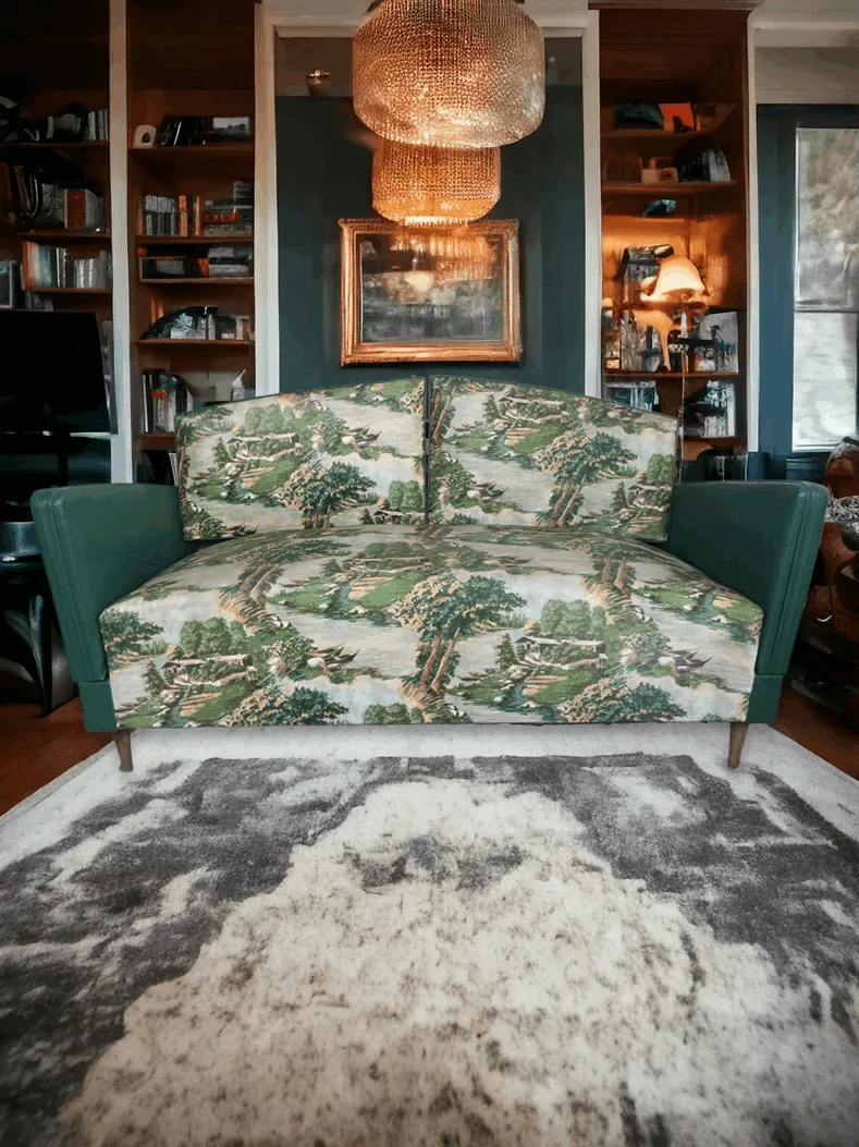 Ce canapé-lit ancien est un meuble exceptionnellement rare et unique, qui fusionne la beauté de l'artisanat d'époque avec la fonctionnalité d'un lit intégré. Parfait pour ceux qui souhaitent enrichir leur espace avec un élément distinctif et chargé d'histoire, ce meuble offre une élégance et une praticité inégalées. Caractéristiques principales : Design unique : Chaque détail du canapé est soigneusement travaillé, des finitions sculptées à la main sur la structure en bois aux revêtements raffinés qui mettent en valeur son caractère. Il s'agit d'un exemple rare de design, conçu pour durer et fasciner. Matériaux de haute qualité : La structure solide, souvent en bois massif tel que le noyer ou l'acajou, garantit une grande durabilité. Les revêtements, en tissus précieux ou en cuir, sont choisis avec soin pour refléter l'élégance de l'époque et ajouter une touche de luxe. Fonctionnalité : La transformation en lit est pensée pour offrir une solution pratique et fonctionnelle, alliant parfaitement le style classique à la praticité moderne. Idéal pour ceux qui souhaitent un meuble élégant pouvant accueillir occasionnellement. Esthétique et historique : Ce canapé-lit n'est pas seulement un meuble, mais aussi une œuvre d'art qui raconte l'histoire et les goûts d'une époque révolue. Sa rareté augmente sa valeur, en faisant un achat idéal pour les passionnés d'antiquités ou les collectionneurs. Pourquoi le choisir ? Un canapé-lit ancien de ce type est bien plus qu'un simple meuble : c'est un investissement dans la beauté et l'histoire. Parfait pour des environnements classiques, vintage ou éclectiques, il peut devenir le point focal d'un salon, d'une chambre d'amis ou d'un bureau, apportant une atmosphère raffinée et accueillante. Son unicité et son design intemporel en font un objet précieux et inimitable.