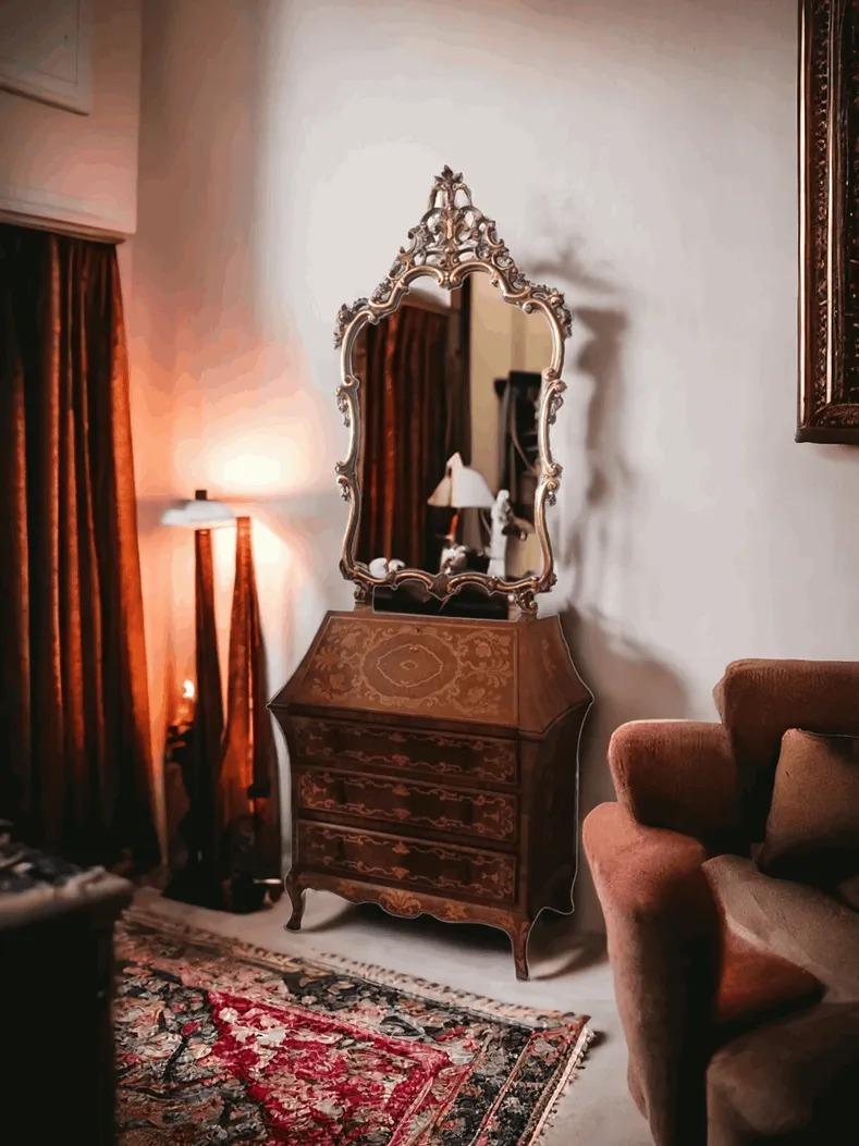 Le secrétaire à abattant avec miroir est un meuble élégant et fonctionnel qui allie l'art de l'aménagement classique à la praticité. Ce type de meuble est caractérisé par une structure à abattant qui, une fois ouverte, révèle une surface de travail et plusieurs compartiments pour ranger des objets. Le miroir intégré ajoute une touche de raffinement, le rendant idéal pour les espaces où l'on souhaite combiner esthétique et utilité. Caractéristiques principales : Matériaux précieux : souvent fabriqué en bois massif, orné de marqueterie et de détails artisanaux. Design distinctif : le miroir et les détails sculptés apportent un charme intemporel, idéal pour des espaces élégants et traditionnels. Fonctionnalité polyvalente : parfait pour un bureau ou une chambre, offrant un coin dédié à l'écriture ou à la correspondance. Ce secrétaire est non seulement un élément décoratif, mais aussi une véritable pièce de collection, capable d'apporter une atmosphère de prestige et d'histoire à l'intérieur.