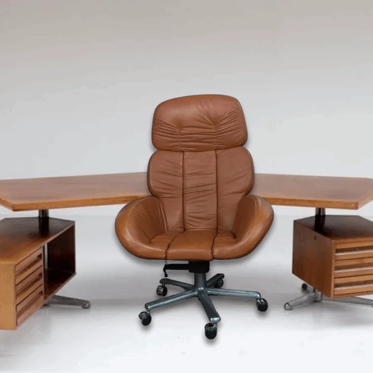 Le fauteuil présidentiel rotatif en cuir représente un équilibre parfait entre élégance, confort et fonctionnalité. Conçu pour offrir un soutien optimal pendant les longues heures de travail, ce fauteuil est idéal pour ceux qui recherchent un environnement de travail sophistiqué et professionnel. Caractéristiques principales : Revêtement en cuir de haute qualité : Le fauteuil est fabriqué avec du cuir premium, offrant un aspect luxueux et une sensation de confort au toucher. Le cuir est résistant et facile à nettoyer, conservant son attrait et sa beauté au fil du temps. Structure robuste : Fabriqué sur un cadre métallique ou en bois de haute qualité, le fauteuil garantit stabilité et durabilité. La base rotative est conçue pour offrir une rotation fluide à 360 degrés, permettant une mobilité facile et un accès à différentes zones du bureau sans avoir à se lever. Design ergonomique : Doté d'un dossier haut et d'un rembourrage généreux, le fauteuil offre un excellent soutien pour le dos et le cou. Les accoudoirs rembourrés assurent du confort pendant les longues heures de travail, réduisant la tension et l'inconfort. Réglages personnalisables : De nombreux modèles offrent des fonctionnalités de réglage de la hauteur et de l'inclinaison, permettant d'ajuster le fauteuil aux préférences personnelles. Cela rend le fauteuil non seulement confortable, mais aussi adapté à différentes positions de travail. Pourquoi le choisir ? Le fauteuil présidentiel rotatif en cuir est le choix idéal pour ceux qui recherchent un environnement de travail élégant et professionnel sans compromettre le confort. Il est parfait pour les bureaux, les espaces de travail à domicile et les studios, où design et fonctionnalité se rencontrent. Avec son apparence raffinée et ses caractéristiques ergonomiques, ce fauteuil améliore non seulement la productivité, mais ajoute également une touche de classe à votre bureau. Investir dans ce fauteuil, c'est choisir le confort et le style pour chaque journée de travail.